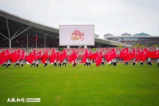 不久前，暖心短片《有人偷偷爱着你》刷屏网络，而近两日北大;渐冻症女博士事件中网友的反应同样为网络带来满满的正能量，;陌生人不经意间的问候和鼓励或许也能给人带来意想不到的温暖